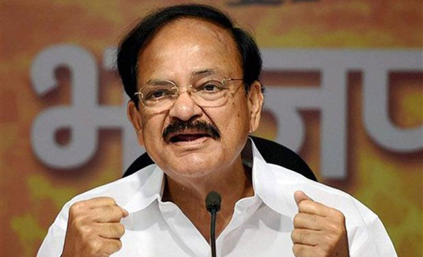 venkaiah naidu,pawan kalyan,modi,kejriwall  పవన్‌ వ్యాఖ్యలపై వెంకయ్య స్పందించాడు...!